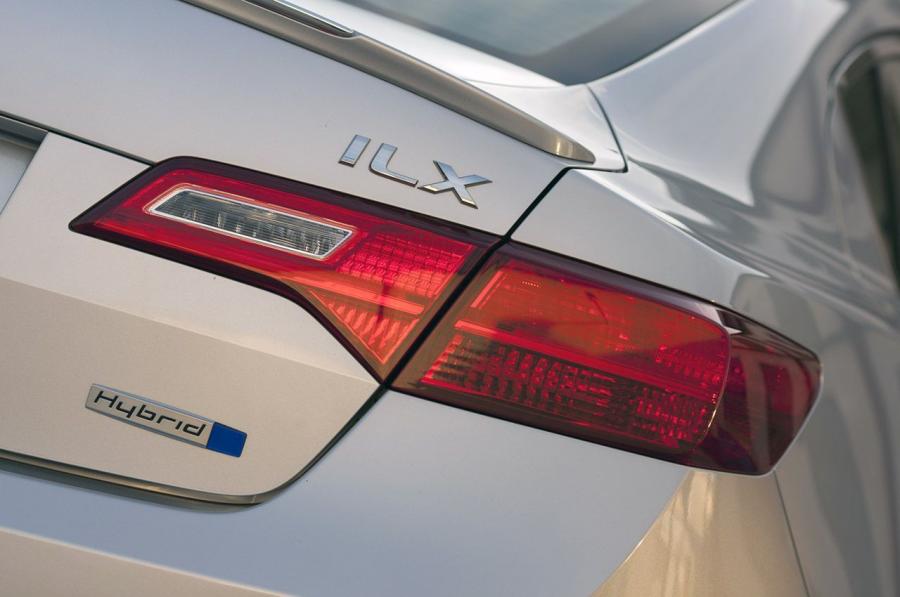 Детали экстерьера Acura ILX Hybrid (DE) 2012 года  (фото 21 из 60)